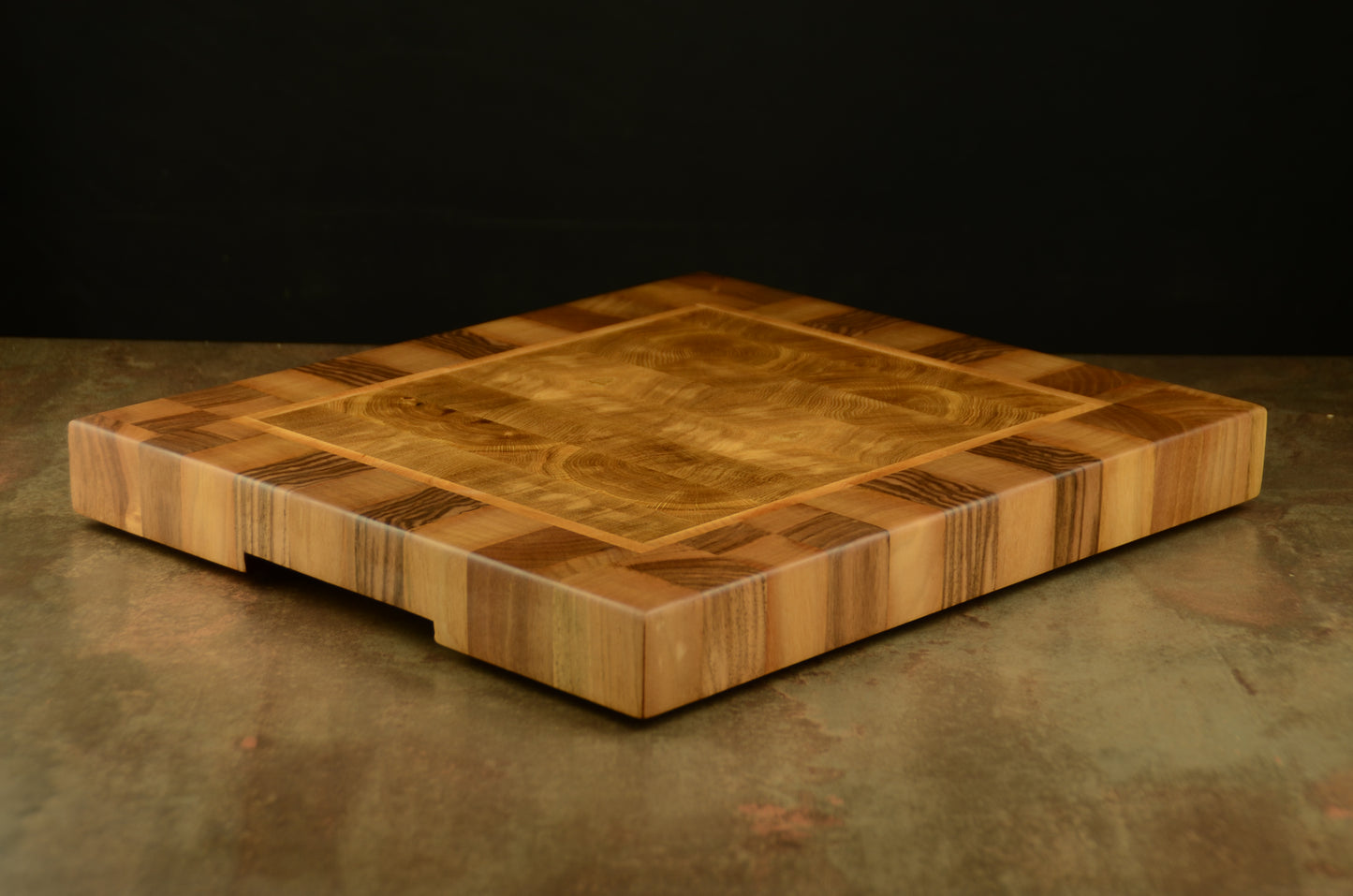 Planche à Découper 3 Essences de Bois - Chêne, Hêtre, Noyer | Planche en Bois de Bout Façon Damier | Cadeau pour Chef