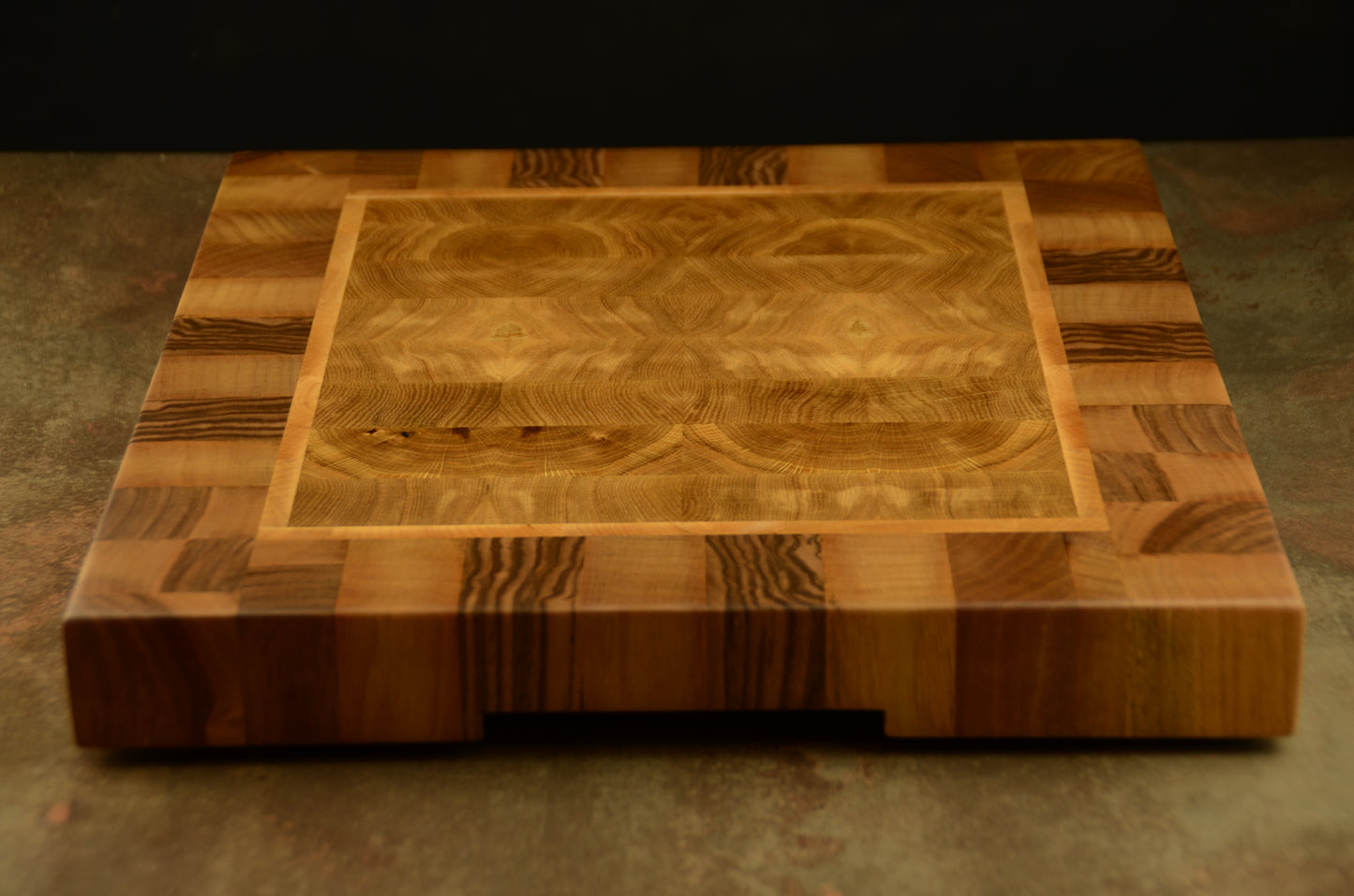 Planche à Découper 3 Essences de Bois - Chêne, Hêtre, Noyer | Planche en Bois de Bout Façon Damier | Cadeau pour Chef