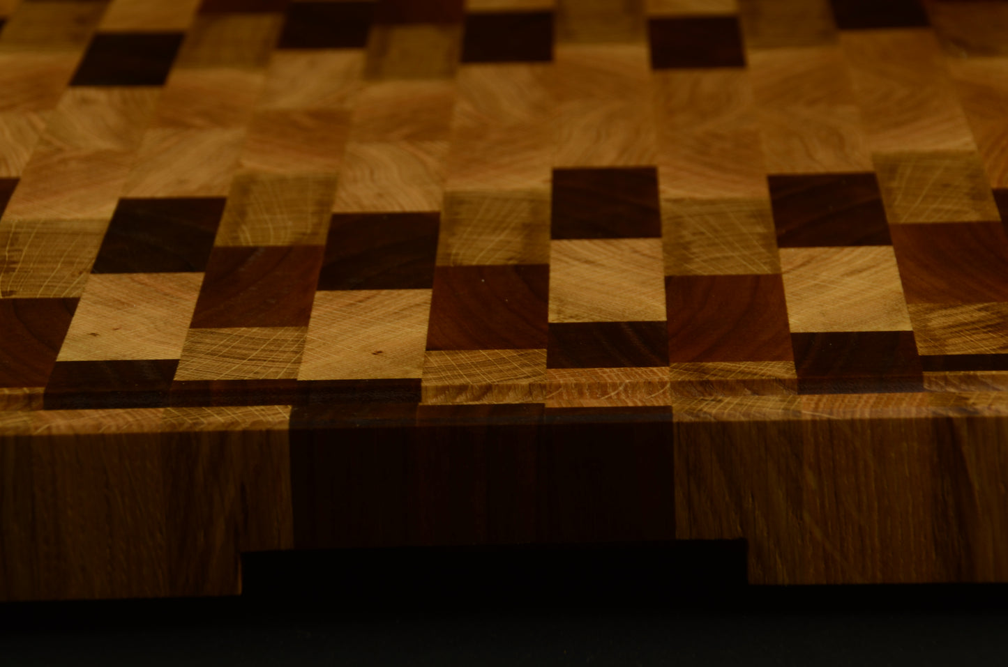 Billot XL en noyer et chêne – 51x38x4cm - Bois de bout avec rigole à jus, qualité artisanale