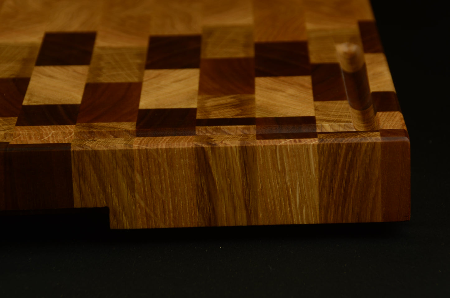Billot XL en noyer et chêne – 51x38x4cm - Bois de bout avec rigole à jus, qualité artisanale