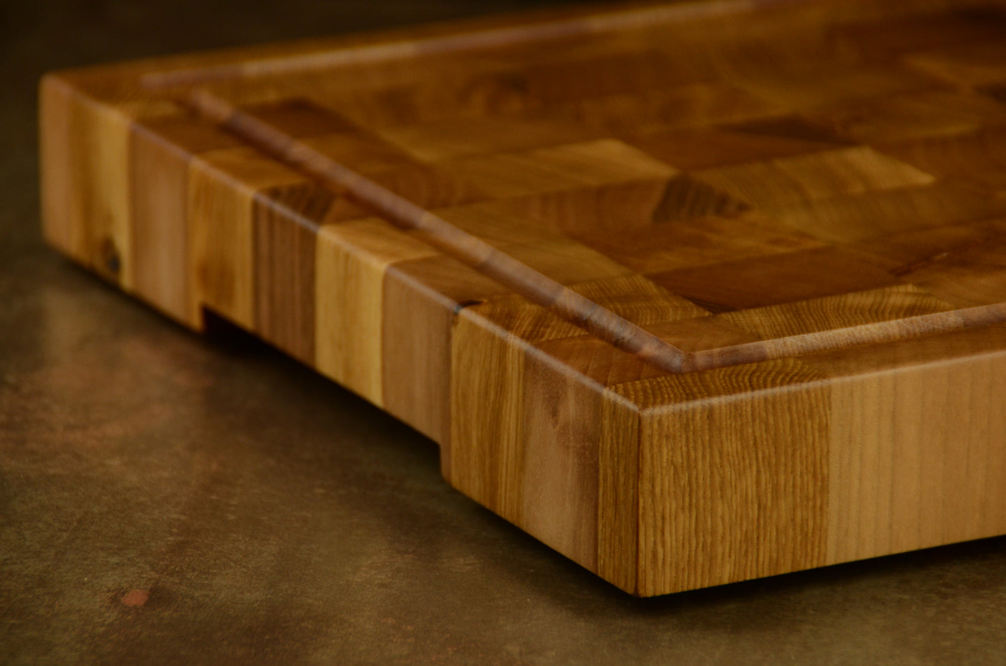 Le Damier – Planche à découper en chêne & noyer (bois de bout)