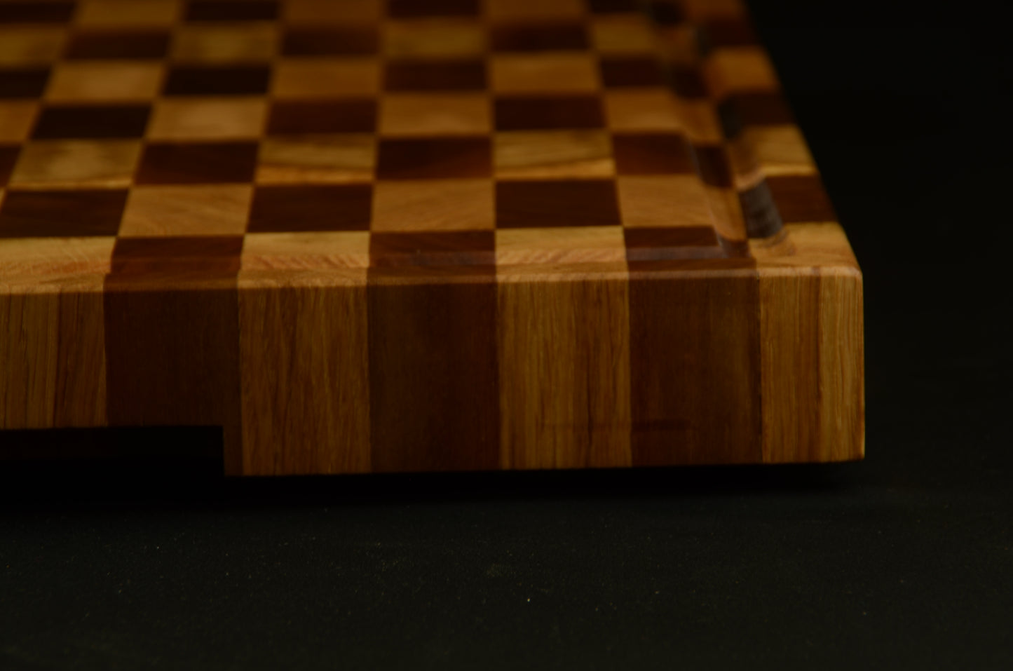 Planche à découper XL premium - 53x40x4cm - Bois de bout chêne et noyer avec rigole à jus, finition haut de gamme