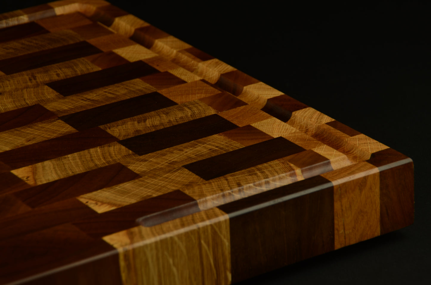 Planche à découper XL en bois de bout - 51x35x4cm – Design en chêne et noyer avec rigole à jus
