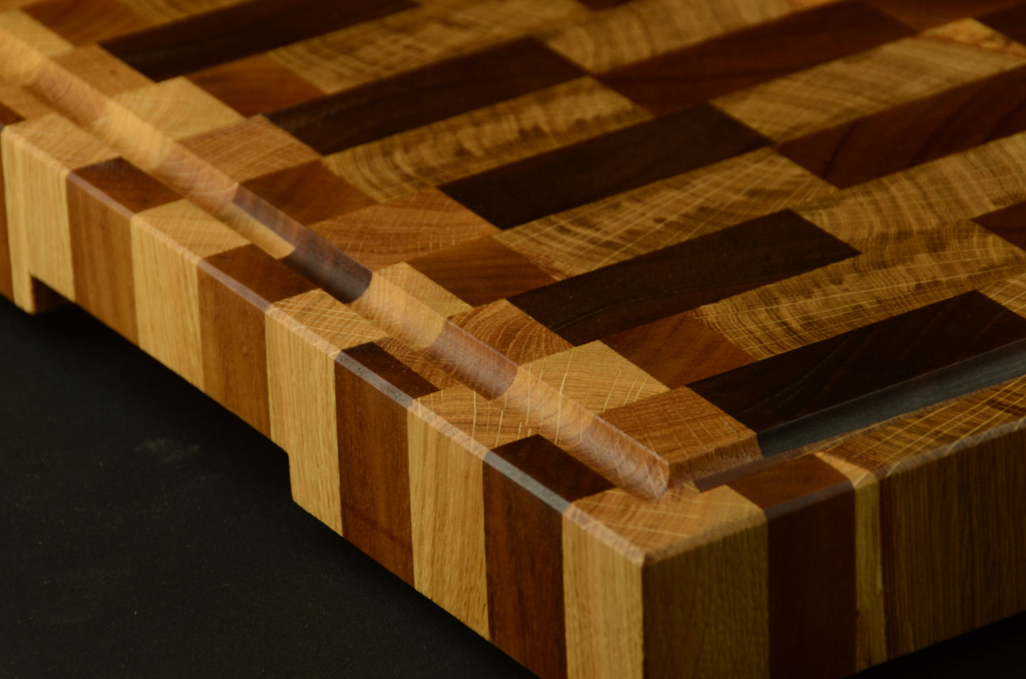Planche à découper XL en bois de bout - 51x35x4cm – Design en chêne et noyer avec rigole à jus