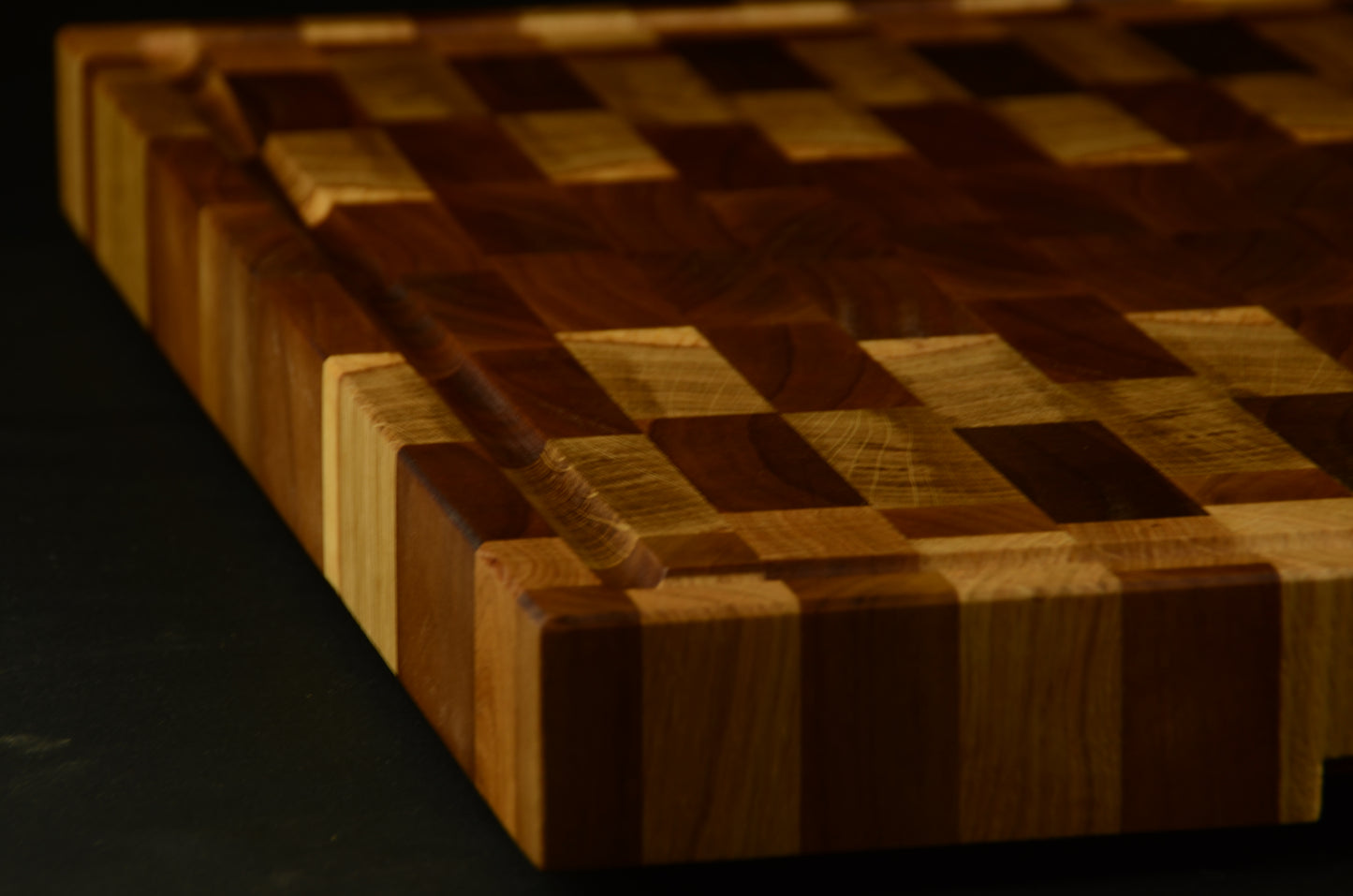 Planche à découper XL en bois de bout - 51x35x4cm – Design en chêne et noyer avec rigole à jus