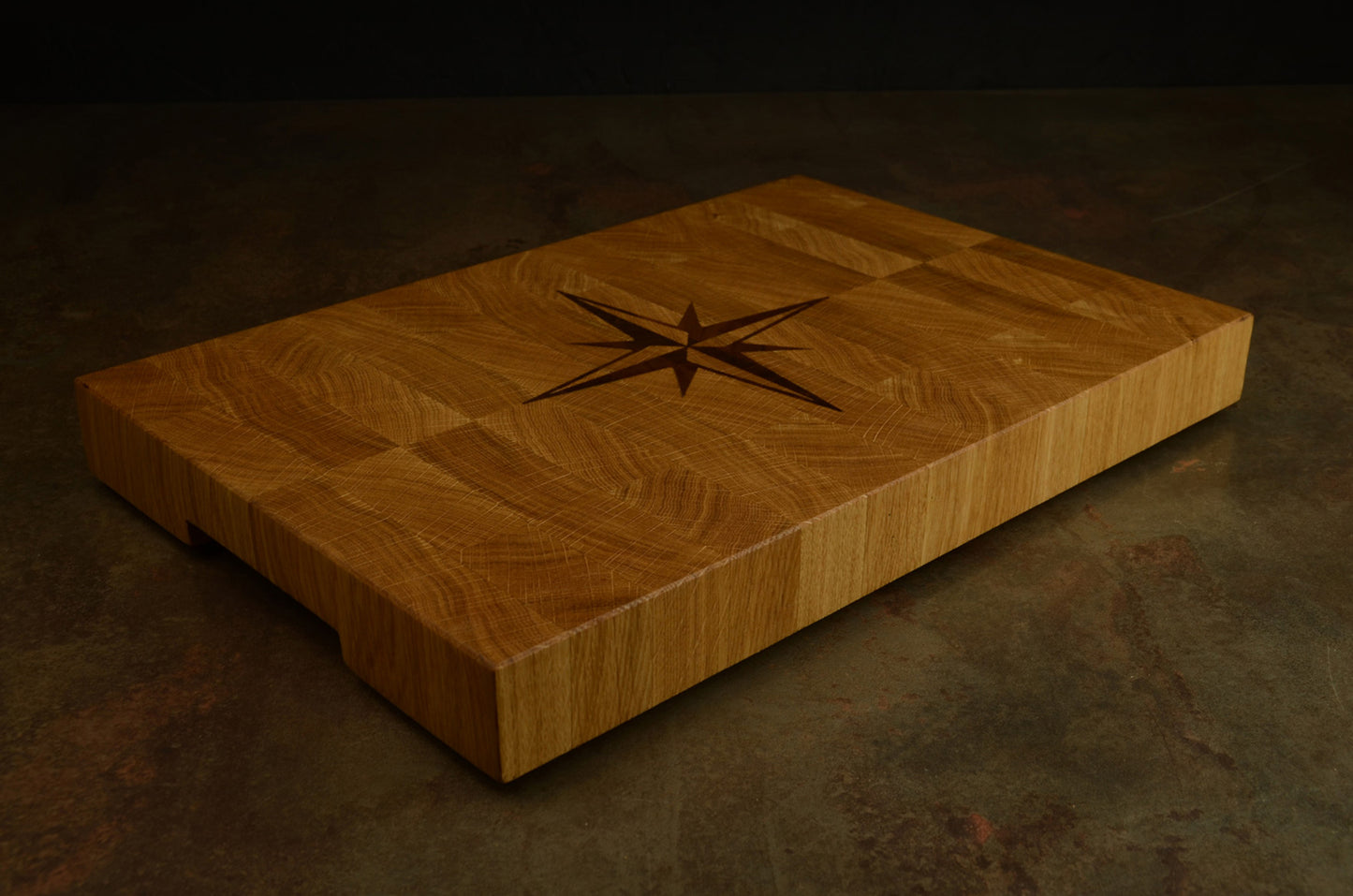 La Rose des Vents - Exceptional Oak and Walnut Chopping Block - 39x26x4cm -