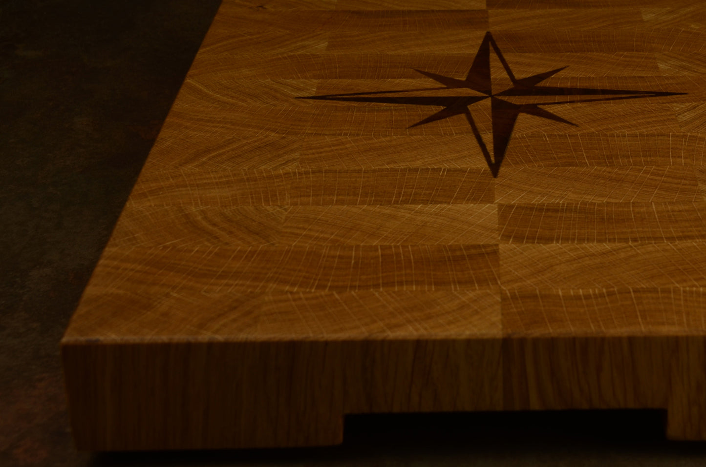 La Rose des Vents - Exceptional Oak and Walnut Chopping Block - 39x26x4cm -