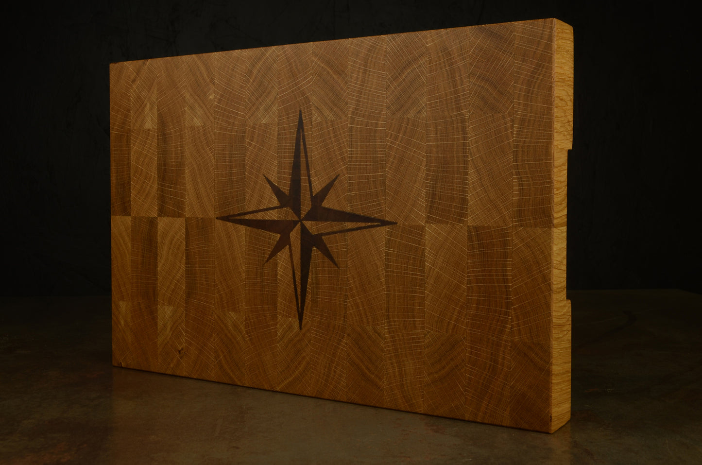 La Rose des Vents - Exceptional Oak and Walnut Chopping Block - 39x26x4cm -