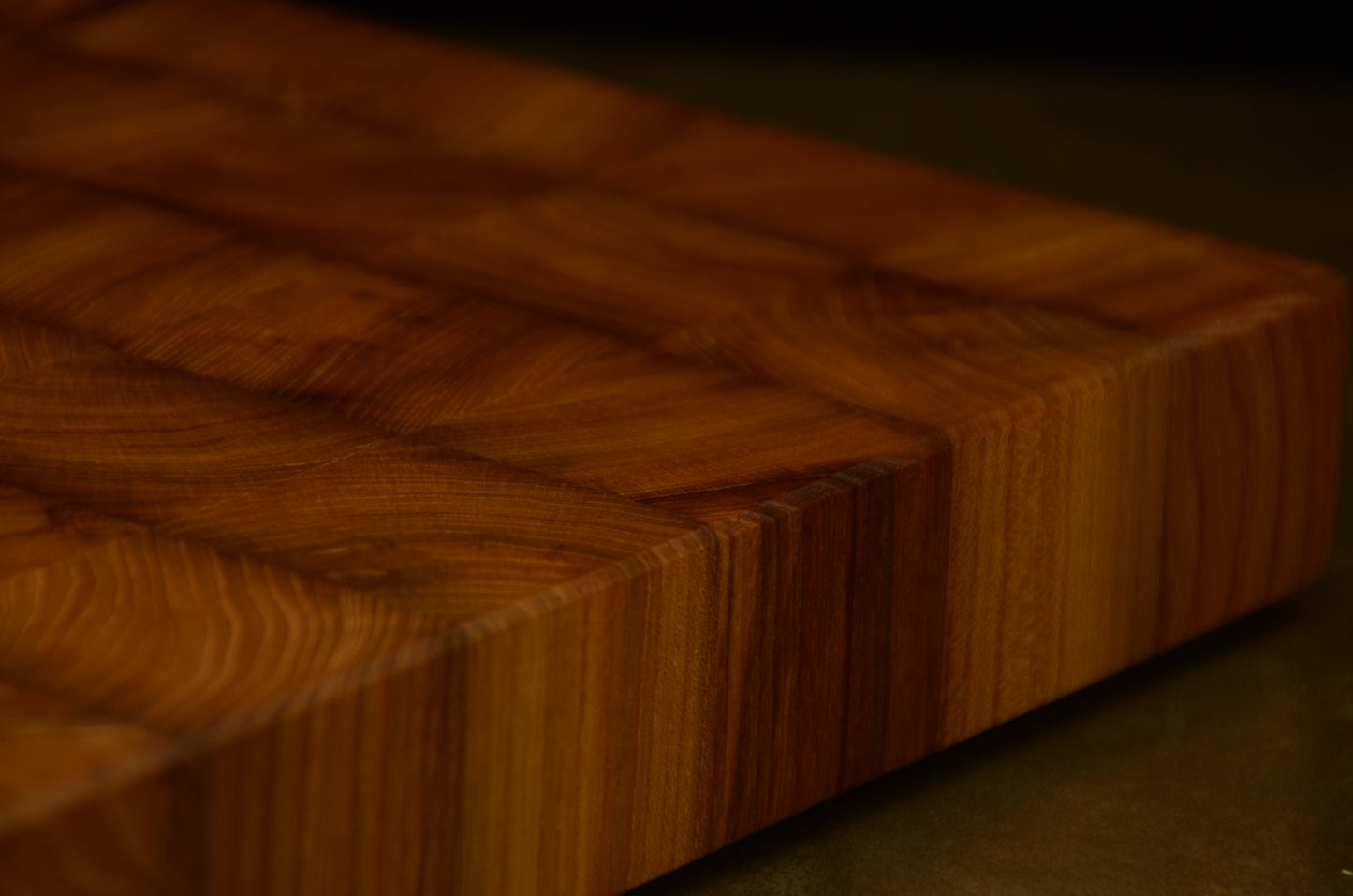 Elm Wood Chopping Blocks - 34x24x5cm - High End Cutting Board