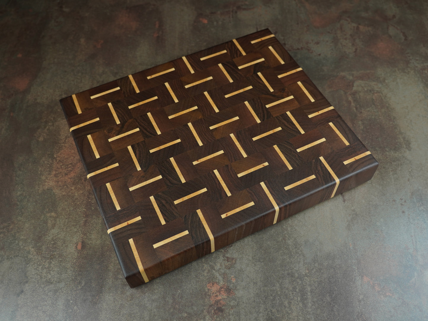 🪵 La Croisée – L'alliance parfaite du Noyer et du Hêtre pour une planche d'exception !