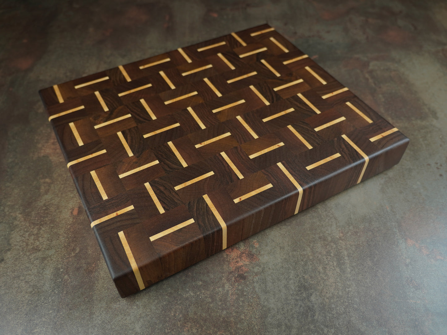 🪵 La Croisée – L'alliance parfaite du Noyer et du Hêtre pour une planche d'exception !