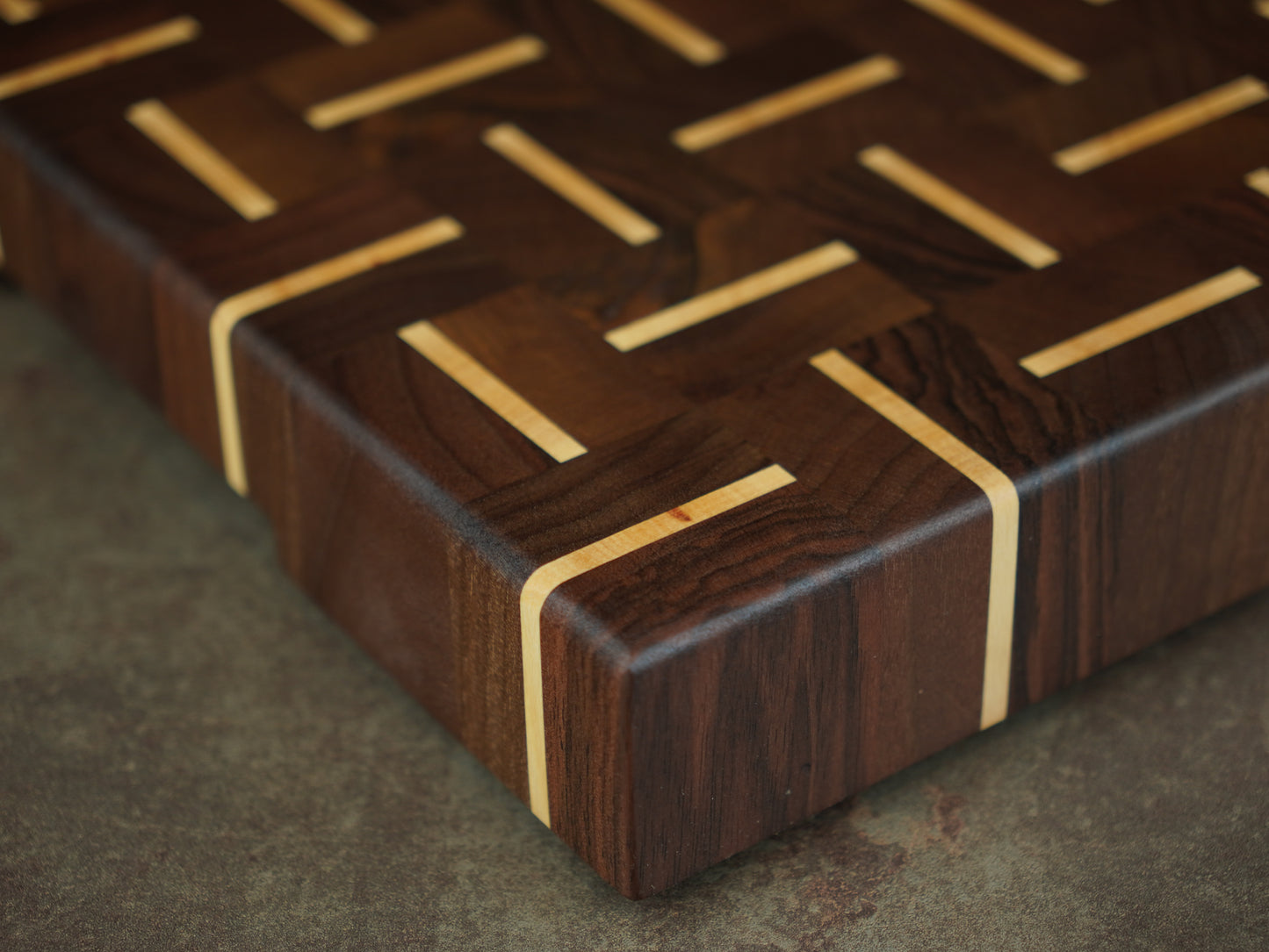 🪵 La Croisée – L'alliance parfaite du Noyer et du Hêtre pour une planche d'exception !