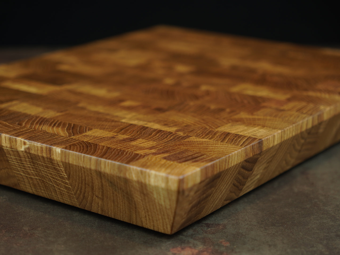 Le Chêne - Handgefertigter Hackblock aus massiver Eiche - Modernes Schneidebrett