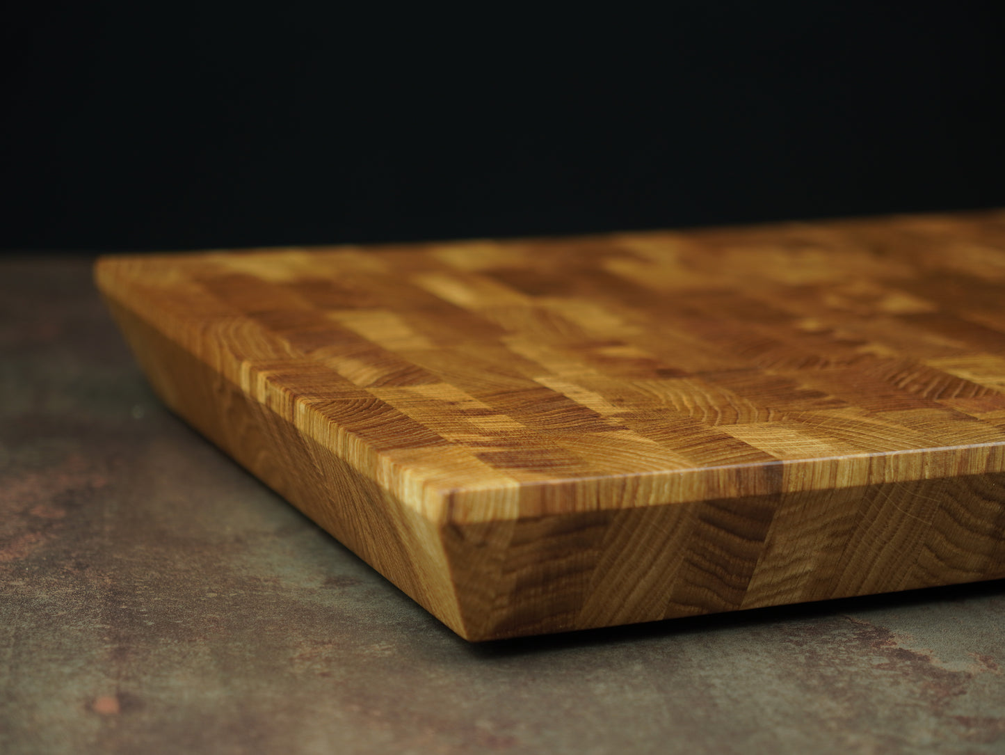 Le Chêne - Handgefertigter Hackblock aus massiver Eiche - Modernes Schneidebrett