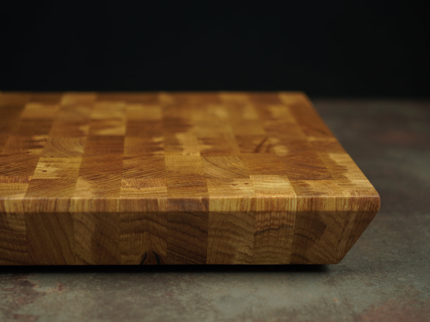 Le Chêne - Handgefertigter Hackblock aus massiver Eiche - Modernes Schneidebrett