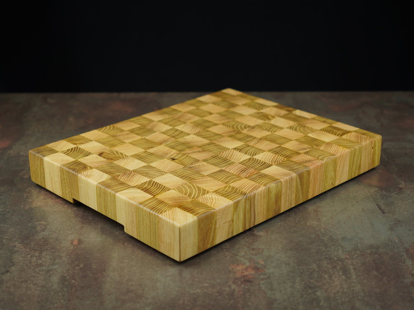 🏁 Le Damier d’Acacia – Billot de Cuisine Pro en Bois de Bout