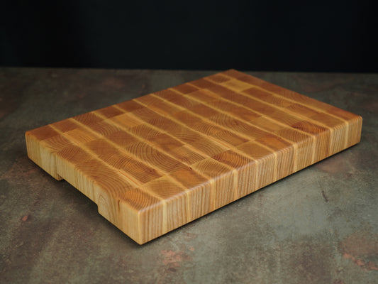 🪵 Le Billot en Frêne Massif – L'Éclat de la Force (Bois de Bout)