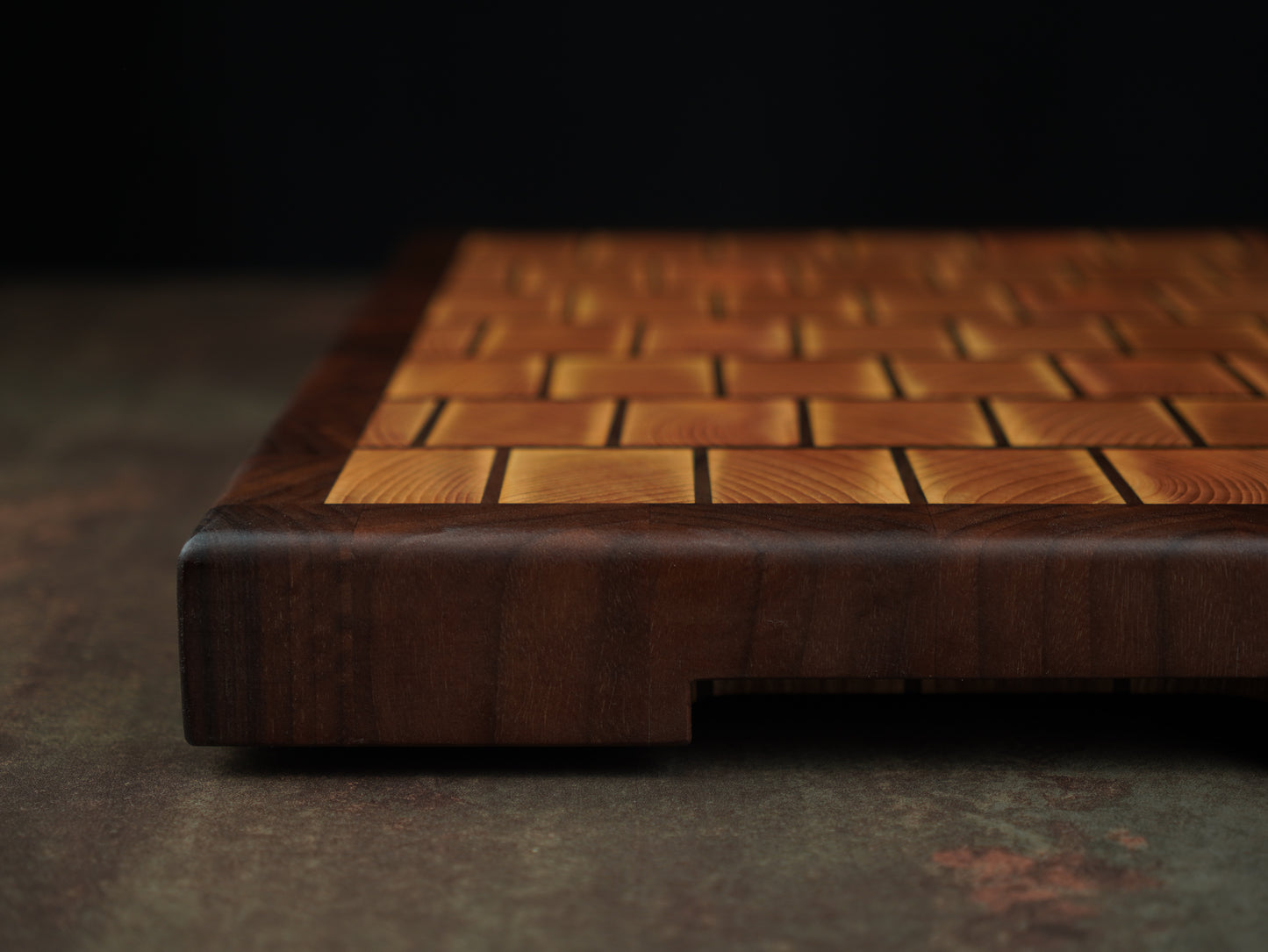🪵🧱 La Muraille – La solidité à l’état pur - Planche en bois de bout de Frêne et Noyer