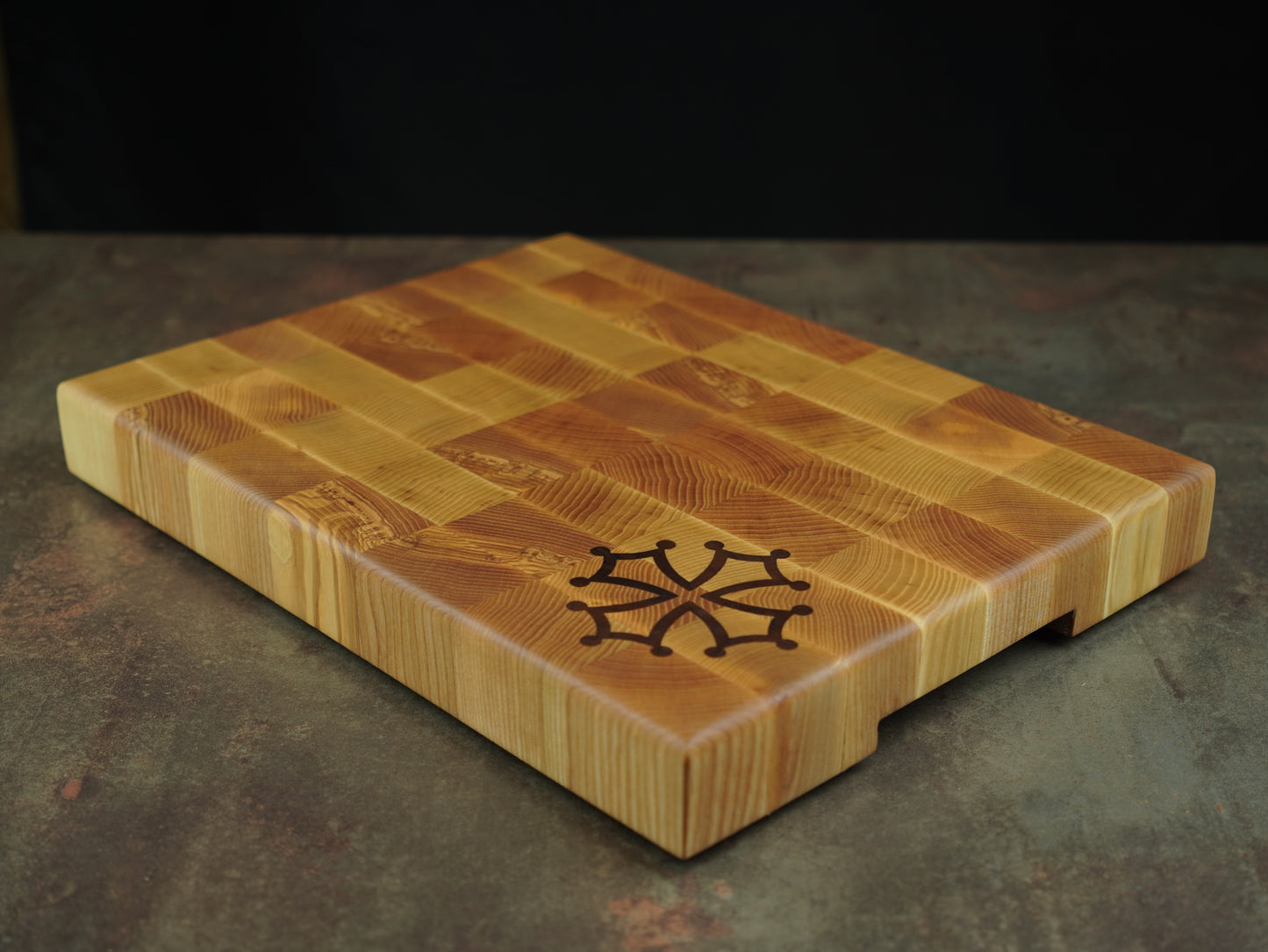 🪵 Croix Occitane en Noyer - Planche à découper en bois de bout de Frêne - Collection Terroir