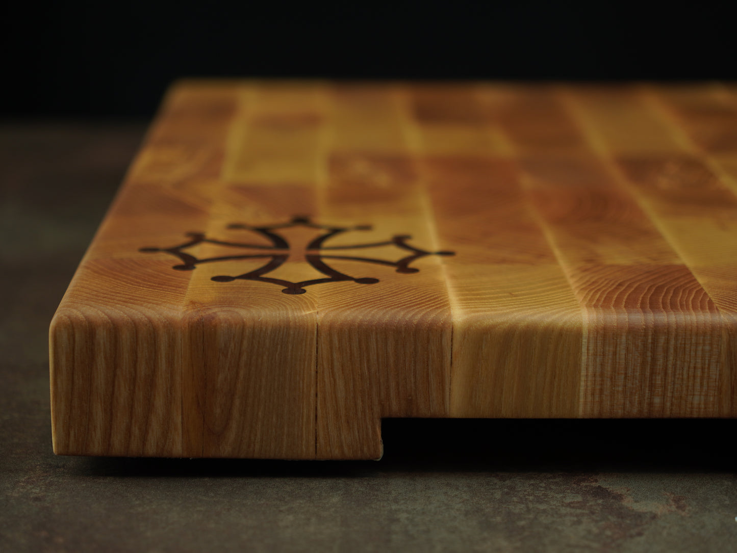 🪵 Croix Occitane en Noyer - Planche à découper en bois de bout de Frêne - Collection Terroir