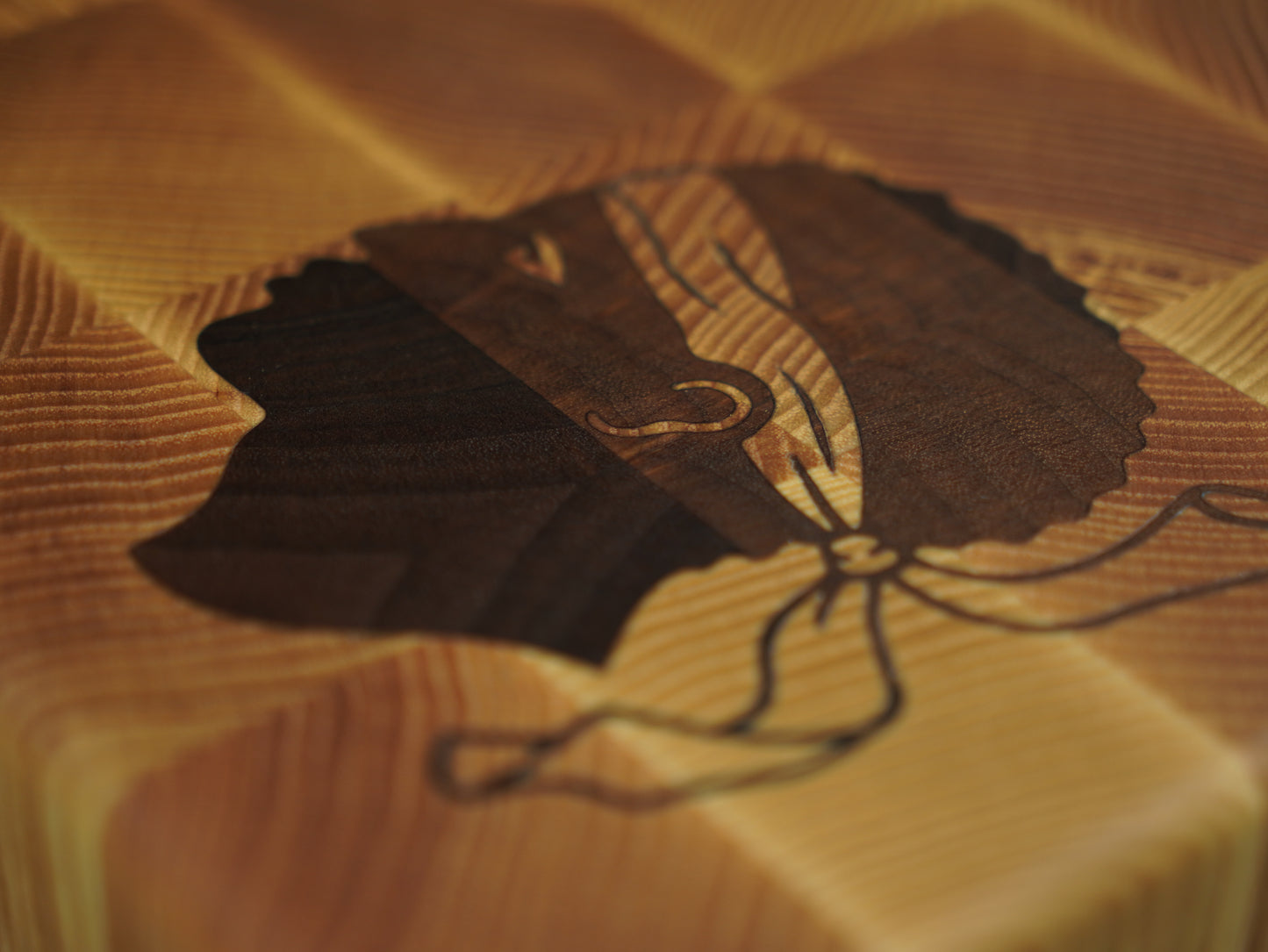 🪵 Planche à découper en bois de bout – Tête de Maure en Noyer | Collection Terroir Corse