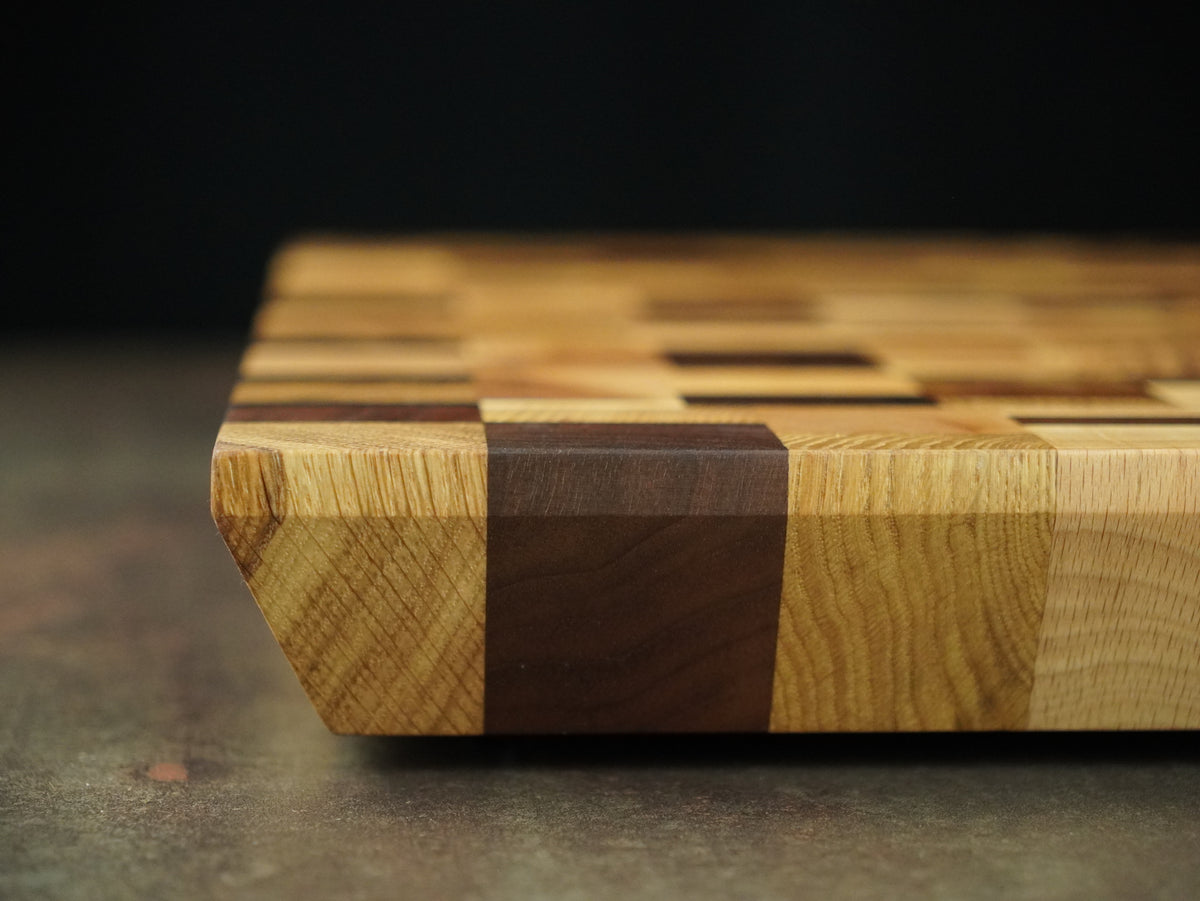🪵 Mosaïque Élégante – Billot artisanal en bois de bout multi-essences
