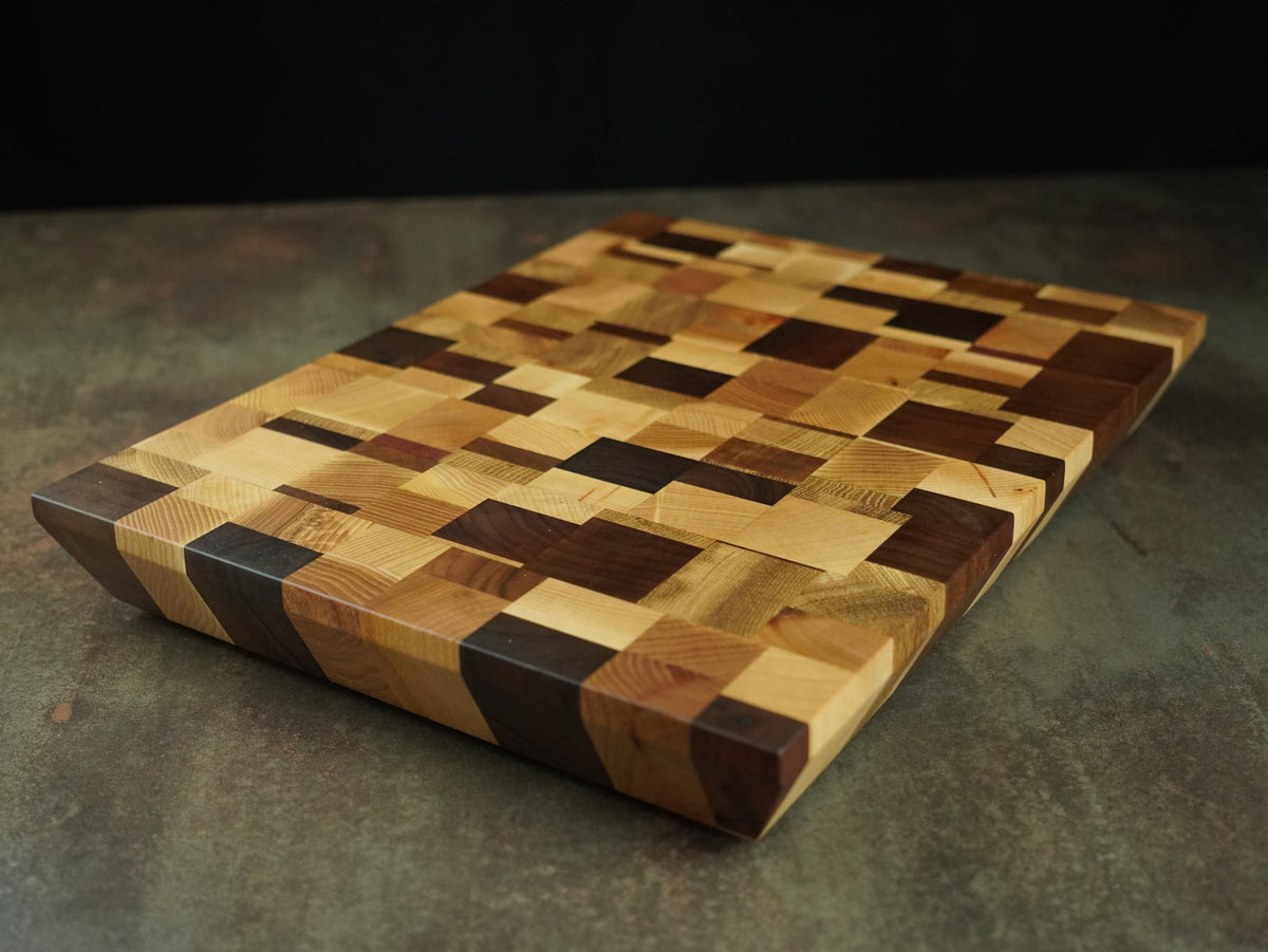 🪵 Mosaïque Élégante – Billot artisanal en bois de bout multi-essences