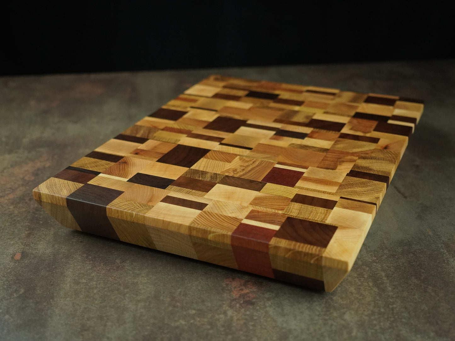 🪵 Mosaïque Élégante – Billot artisanal en bois de bout multi-essences