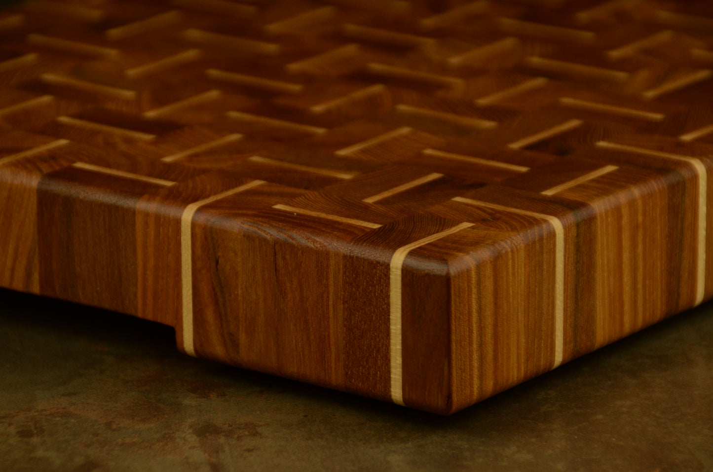 🪵 La Croisée – une planche à découper en bois de bout élégante et robuste