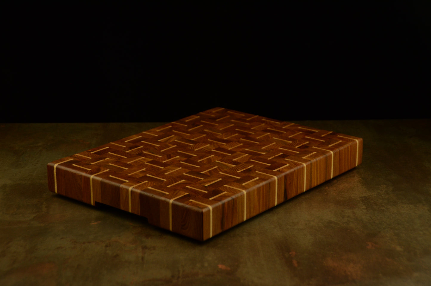 🪵 La Croisée – une planche à découper en bois de bout élégante et robuste