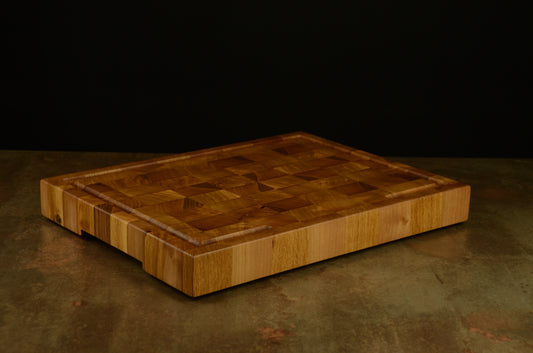 Le Damier – Planche à découper en chêne & noyer (bois de bout)