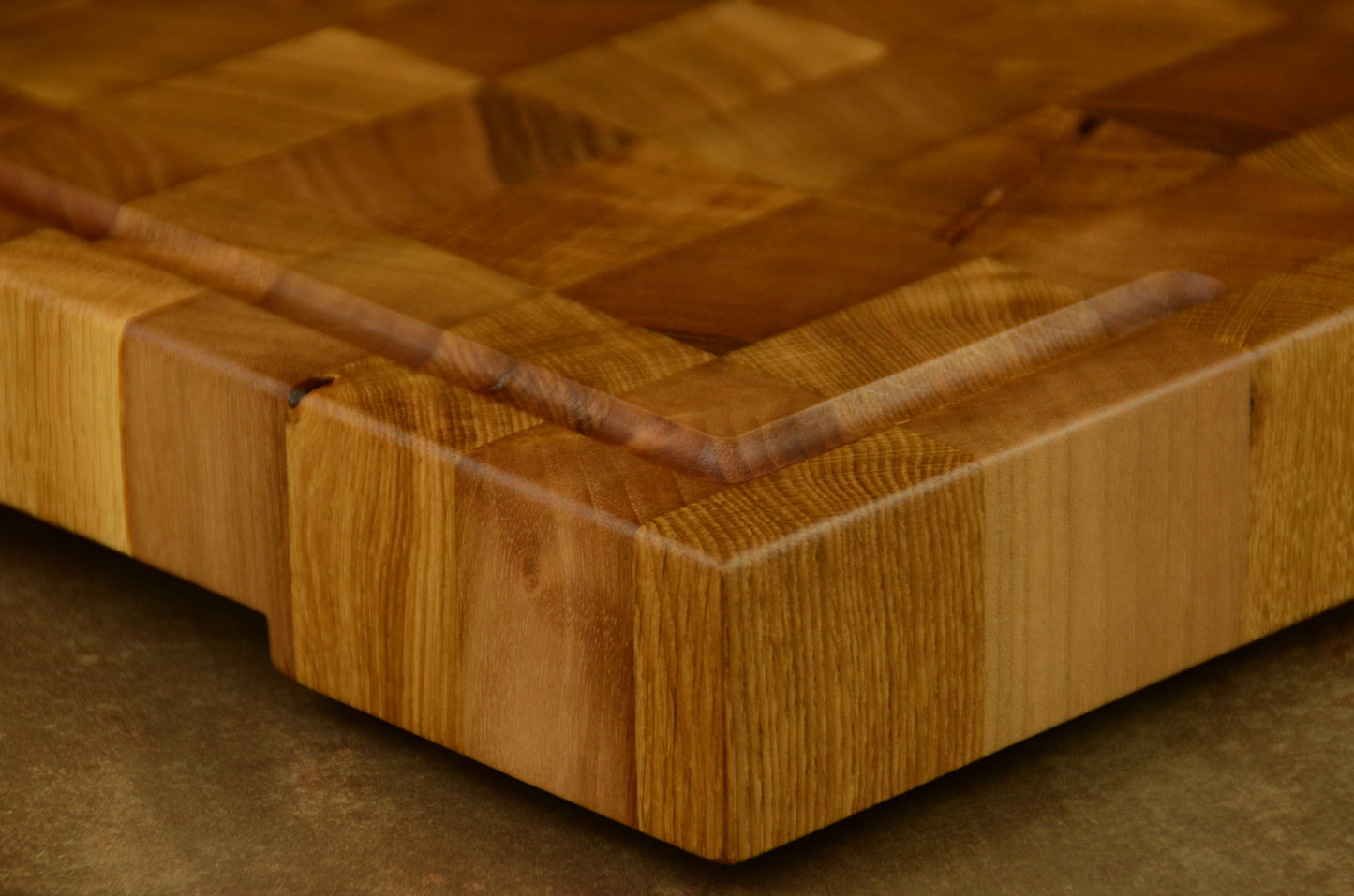 Le Damier – Planche à découper en chêne & noyer (bois de bout)