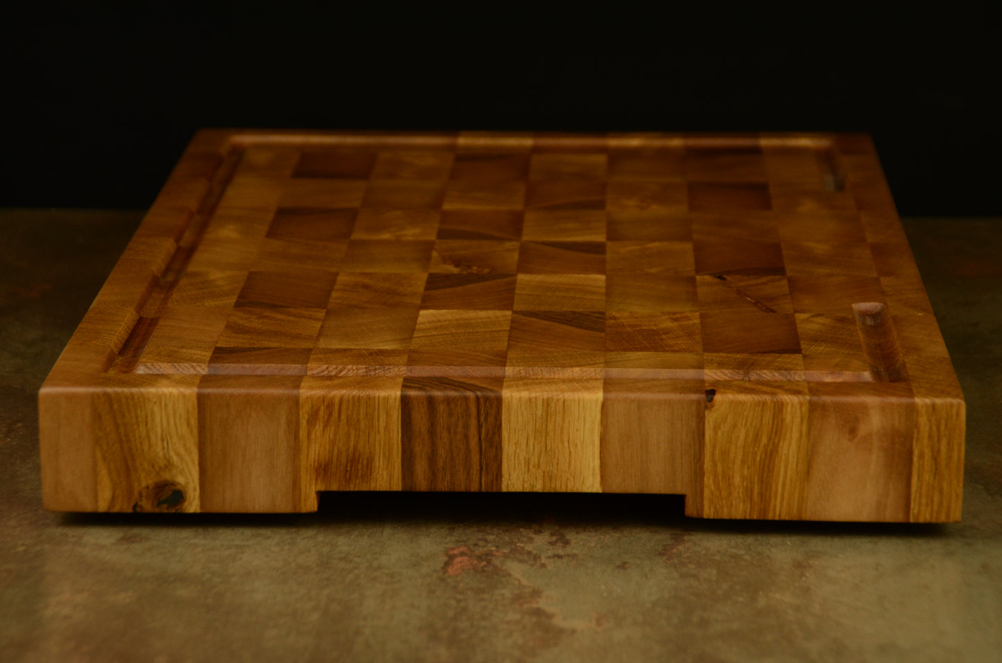 Le Damier – Planche à découper en chêne & noyer (bois de bout)