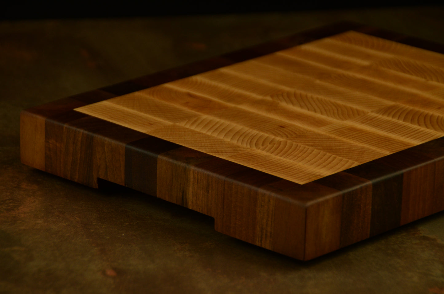 La Bien-Hêtre Noyer 🌰 Planche à découper en bois de bout hêtre & noyer, artisanale et durable