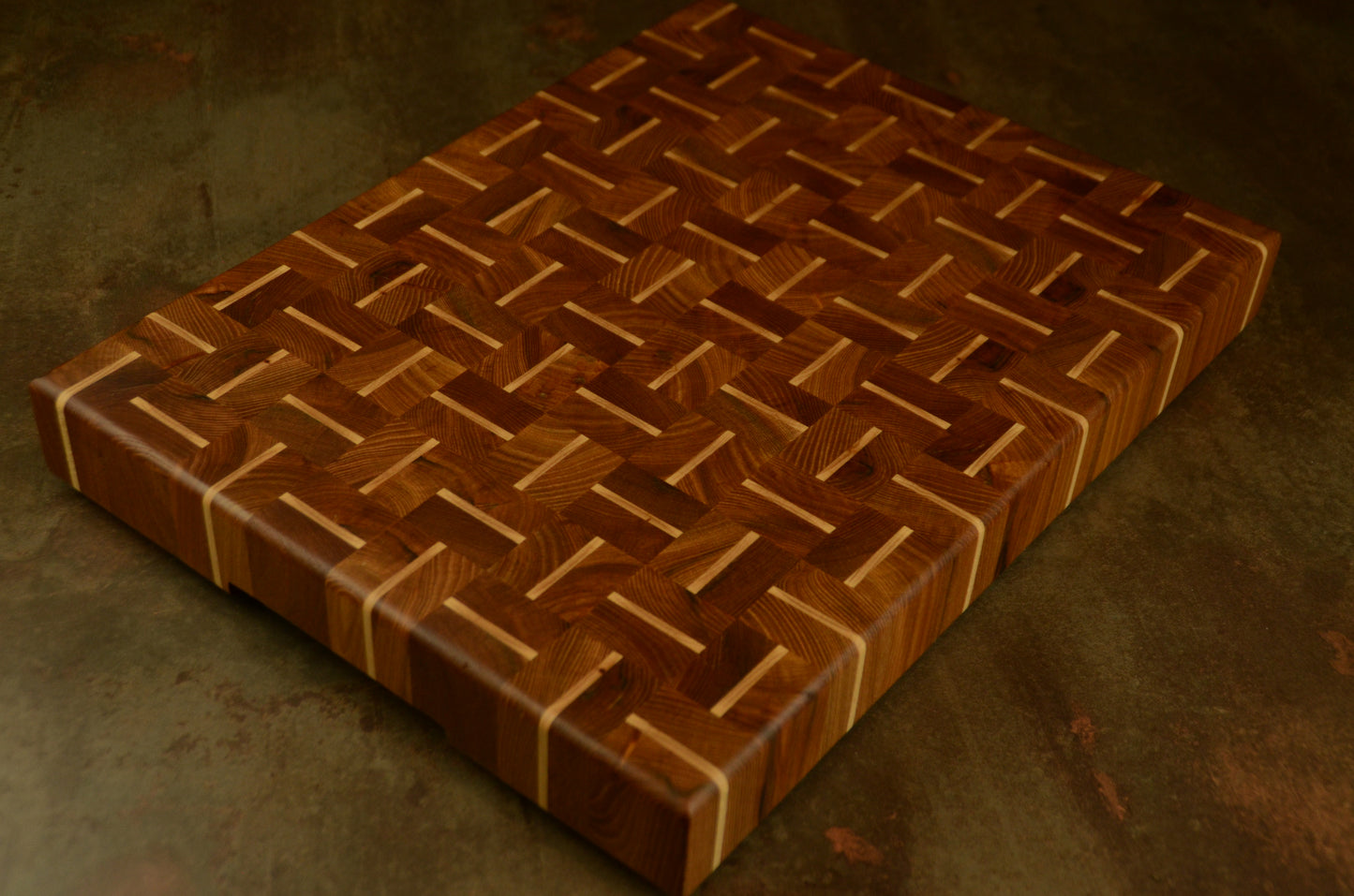 🪵 La Croisée – une planche à découper en bois de bout élégante et robuste