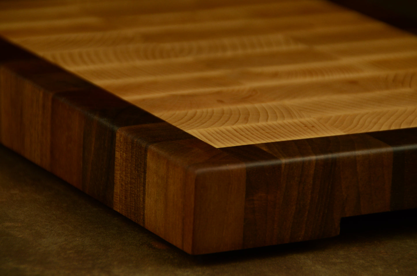 La Bien-Hêtre Noyer 🌰 Planche à découper en bois de bout hêtre & noyer, artisanale et durable