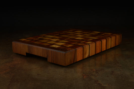 Cutting board in multiple wood species, walnut edges - 35x25x4cm