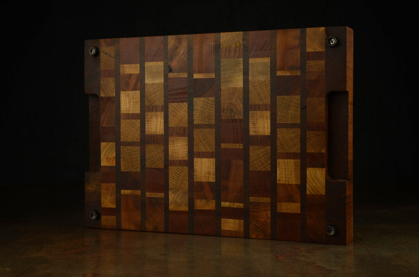Cutting board in multiple wood species, walnut edges - 35x25x4cm